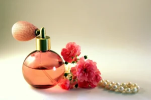 Perfumy na lato: lekkie propozycje dla niej i dla niego